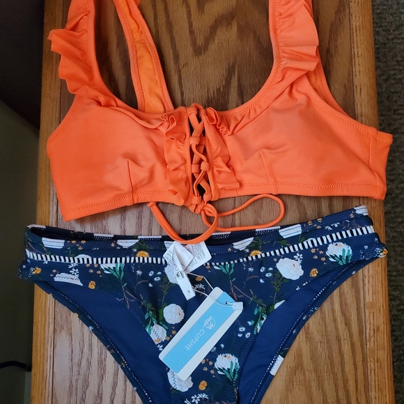 Brand New Milani lace up ruffle floral bikini - Picture 3 of 4